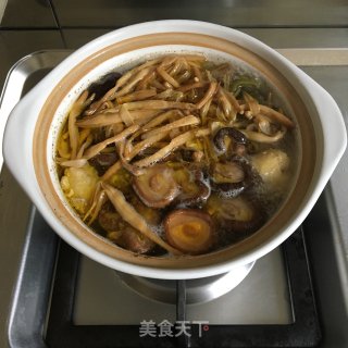 香菇黄花菜鸡汤的做法步骤：4