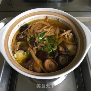 香菇黄花菜鸡汤的做法步骤：5