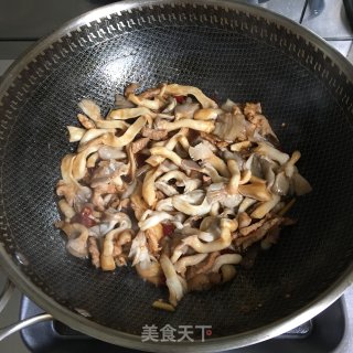 平菇炒肉的做法步骤：6