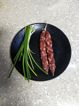 腊肠蒸香芋的做法步骤：2