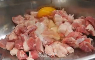 酸甜咕噜肉的做法步骤：1