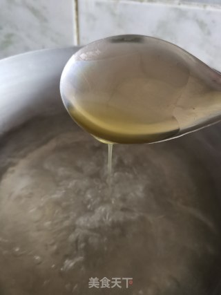 凉拌豆芽，酸辣爽口，脆脆的超下饭????的做法步骤：5