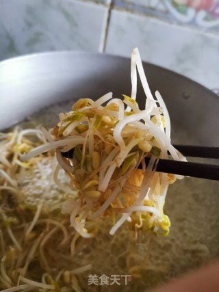 凉拌豆芽，酸辣爽口，脆脆的超下饭????的做法步骤：7