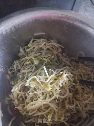 凉拌豆芽，酸辣爽口，脆脆的超下饭????的做法步骤：8