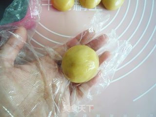 广式肉松芸豆月饼的做法步骤：14