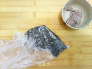 广式莲蓉月饼的做法步骤：6