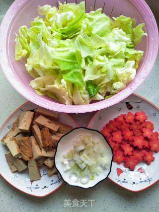 素鸡豆腐炒甘蓝的做法步骤：3