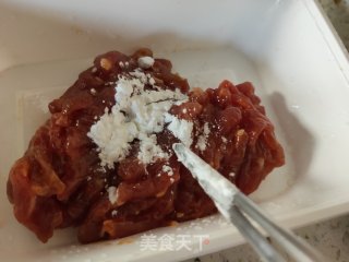 洋葱炒牛肉的做法步骤：2