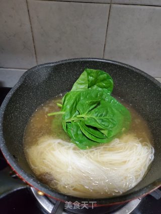 牛腩汤米粉的做法步骤：3