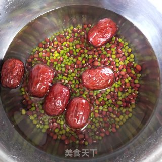 红豆绿豆汤的做法步骤：3
