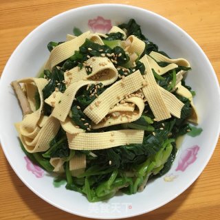 豆皮拌菠菜的做法步骤：7
