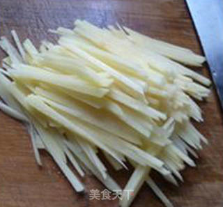 胡萝卜圆白菜土豆丝的做法步骤：5
