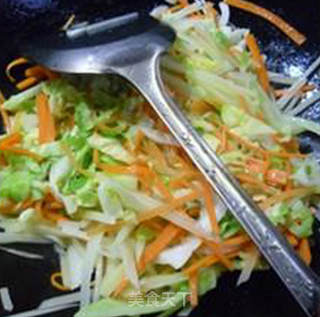 胡萝卜圆白菜土豆丝的做法步骤：7