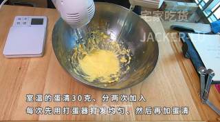 双色黄油饼干，入口有韧性，香味四溢，越嚼味道越好，百吃不厌。的做法步骤：2