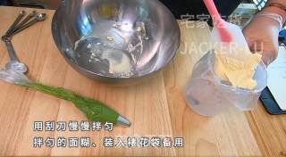 双色黄油饼干，入口有韧性，香味四溢，越嚼味道越好，百吃不厌。的做法步骤：5