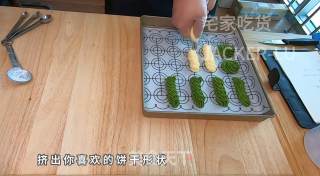 双色黄油饼干，入口有韧性，香味四溢，越嚼味道越好，百吃不厌。的做法步骤：6