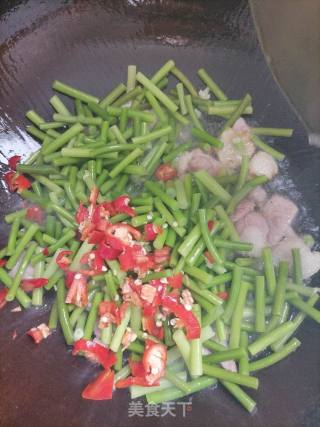蒜苔炒肉的做法步骤：3