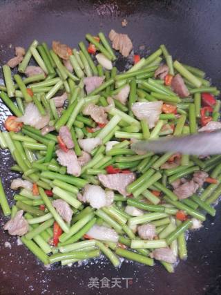 蒜苔炒肉的做法步骤：4