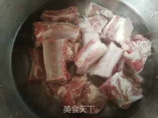 菌菇排骨汤的做法步骤：2