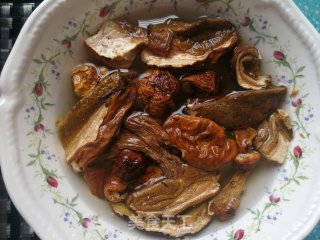 菌菇排骨汤的做法步骤：5