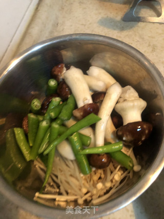 扁豆烧鸭的做法步骤：1
