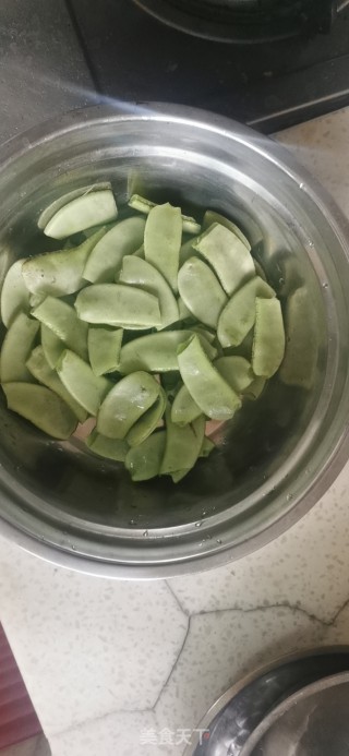 扁豆烧鸭的做法步骤：2