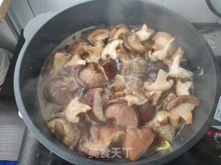 土豆香菇炖排骨的做法步骤：7