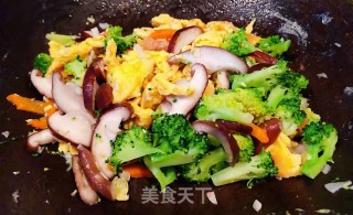 西兰花香菇炒蛋#快手小炒#的做法步骤：10