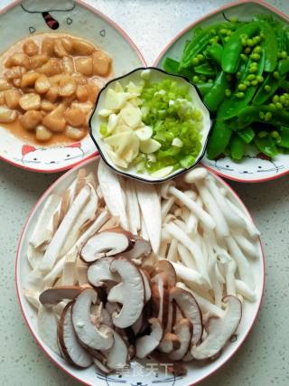 鲜贝三菌菇炒甜豆的做法步骤：5