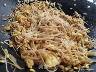 炒河粉的做法步骤：15