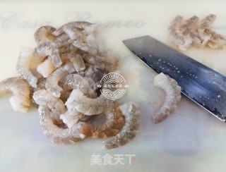 西班牙蒜香橄榄油浸虾的做法步骤：2