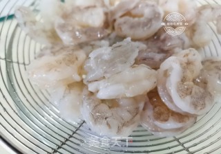 西班牙蒜香橄榄油浸虾的做法步骤：6