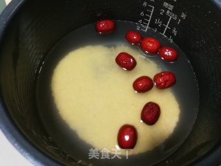 养胃小米南瓜粥的做法步骤：2