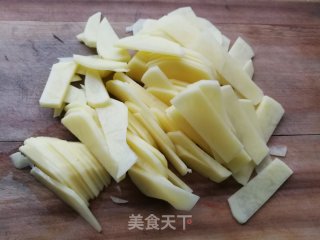 韭菜炒土豆的做法步骤：2