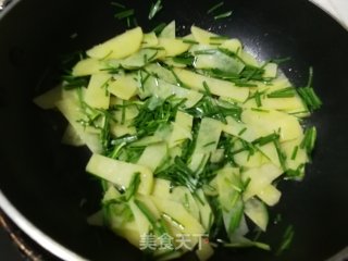 韭菜炒土豆的做法步骤：5