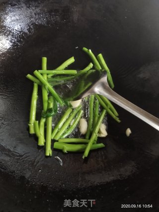 清炒油菜的做法步骤：3