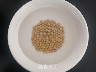 甜辣黄豆猪脚的做法步骤：1