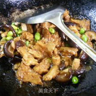 香菇毛豆烤麸的做法步骤：12