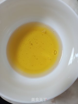 红豆沙肉松馅月饼的做法步骤：1