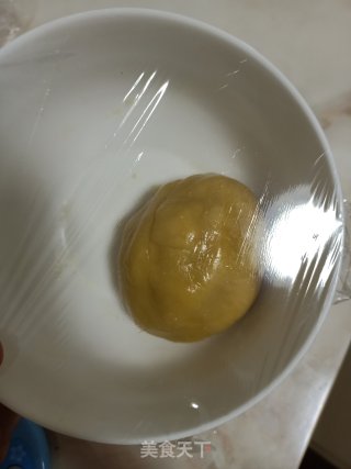 红豆沙肉松馅月饼的做法步骤：4