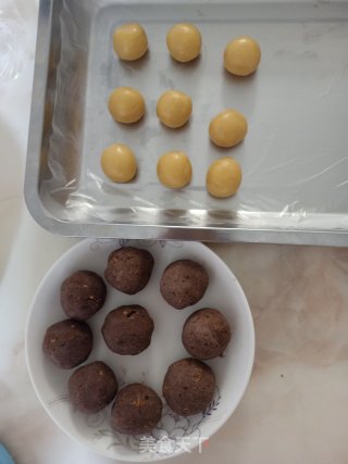 红豆沙肉松馅月饼的做法步骤：7