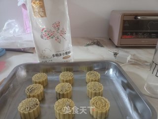 红豆沙肉松馅月饼的做法步骤：8