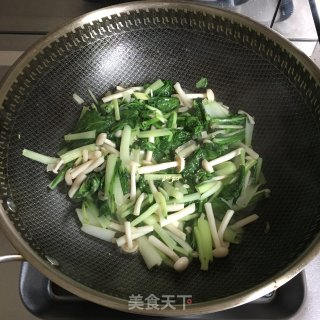 白玉菇炒青菜的做法步骤：6