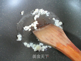 茼蒿炒蝴蝶面的做法步骤：4