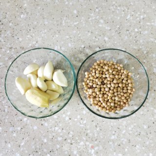 黄豆焖猪尾的做法步骤：2