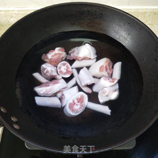 黄豆焖猪尾的做法步骤：3