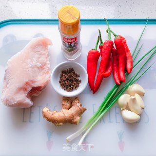 孜然鸡丁的做法步骤：1