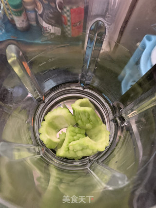 蜂蜜苦瓜汁的做法步骤：2