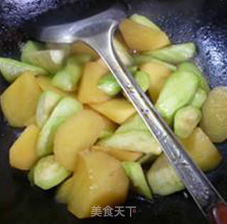 丝瓜炒土豆的做法步骤：9