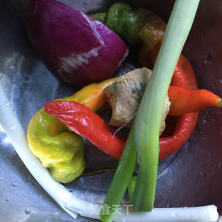 香辣翅根炖土豆的做法步骤：3